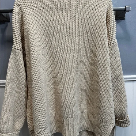 Abercrombie & Fitch Cozy Cream Sweater - Picture 1 of 10
